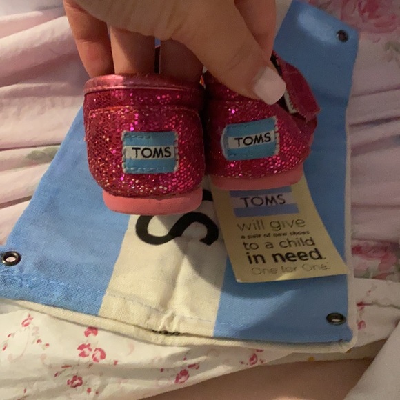 Pink sparkle toms - Picture 2 of 7